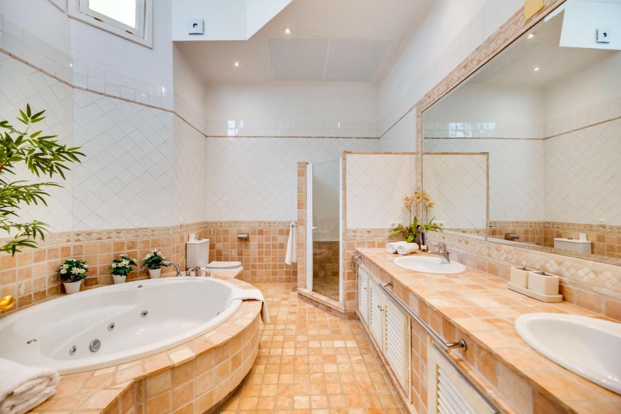 Apartamento Luxurious 7 Bdrm Frontline Golf - Aloha Gardens